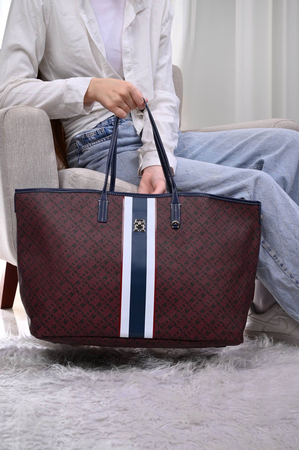 Tommy Hilfiger TH Monoplay Tote Bag And Pouch Burgundy