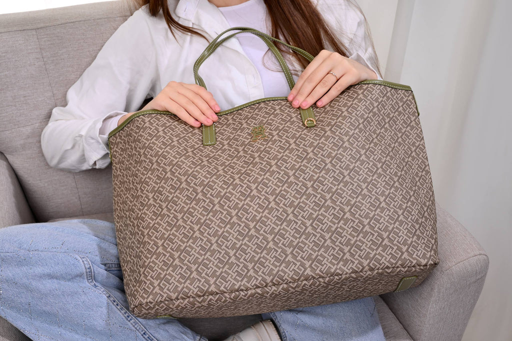 Tommy Hilfiger TH Monoplay Tote Bag And Pouch Olive Color