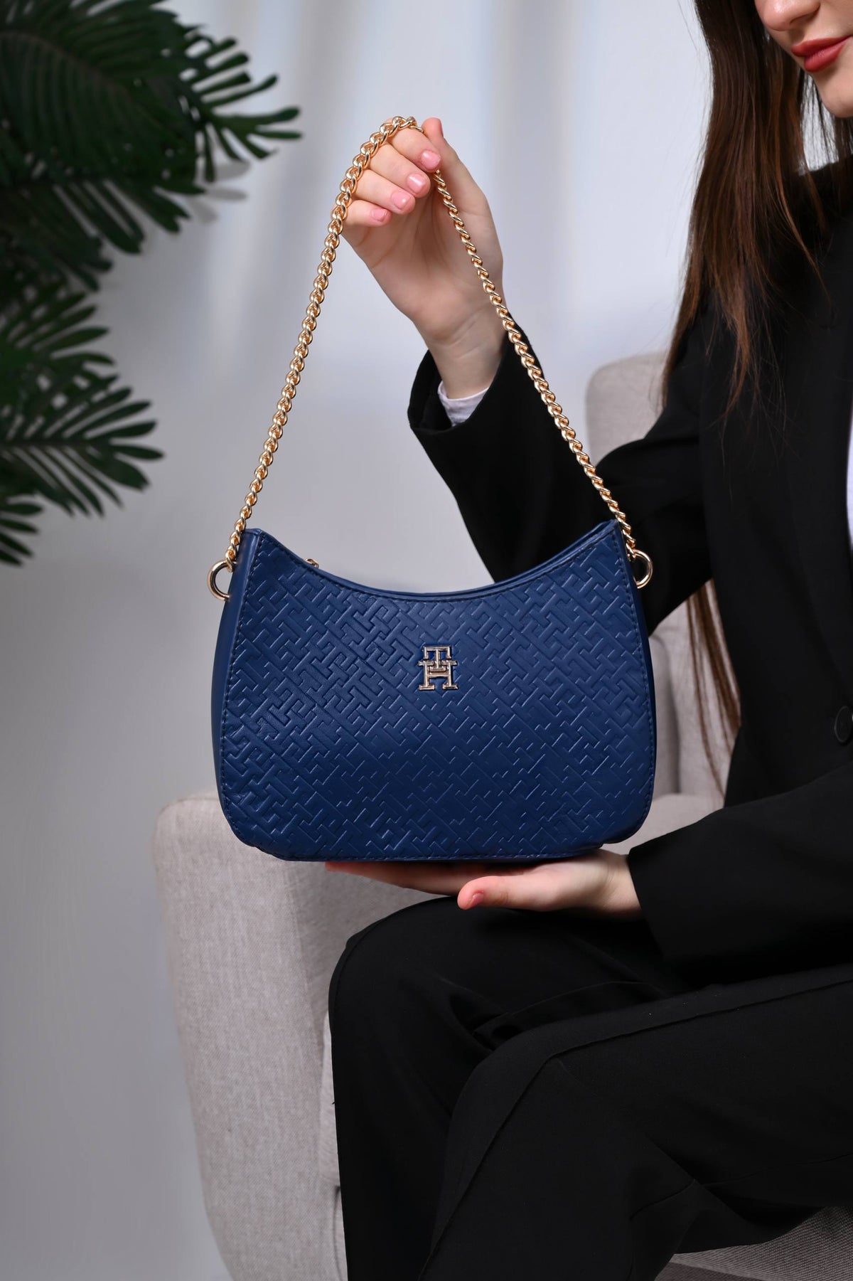 TOMMY HILFIGER TH Textured Shoulder Bag Blue TB308
