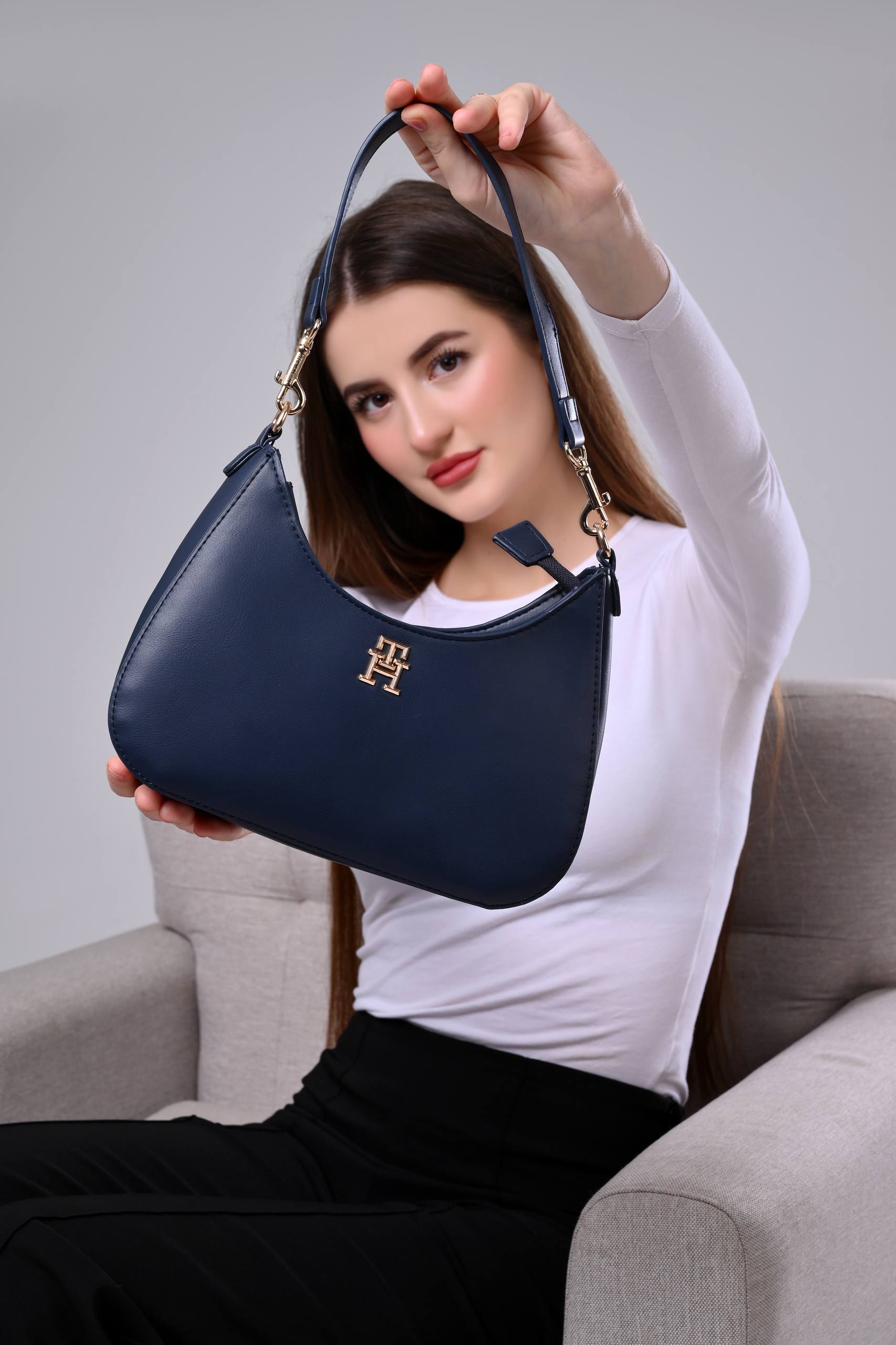 Tommy Hilfiger Logo Detail Shoulder Bag