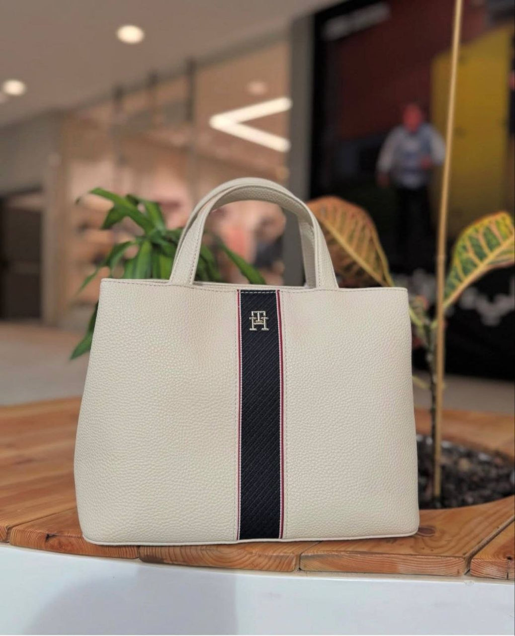 Tommy Hilfiger TH Monogram Satchel Soft Cream