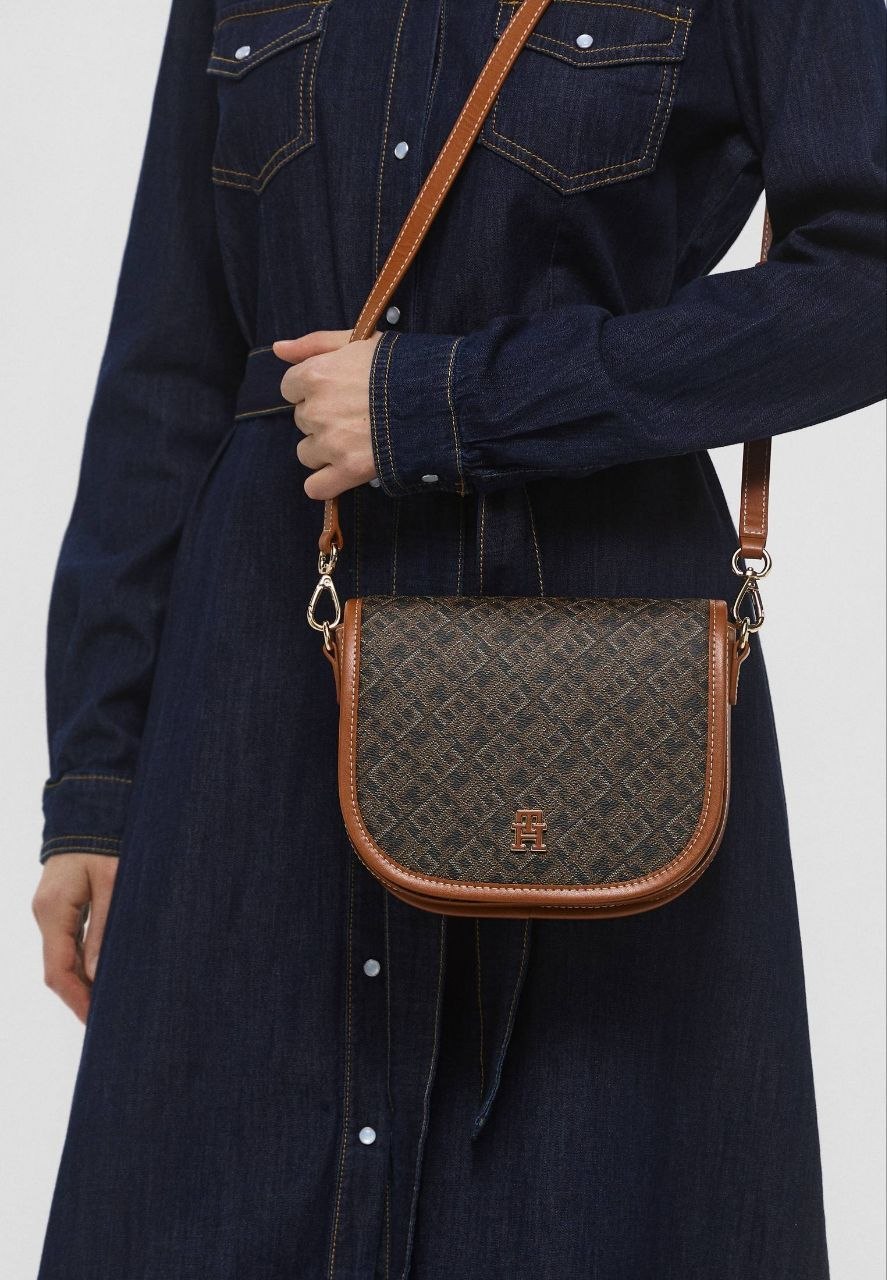 Tommy Hilfiger TH Monoplay Crossbody Saddle Bag\Brn - TB61