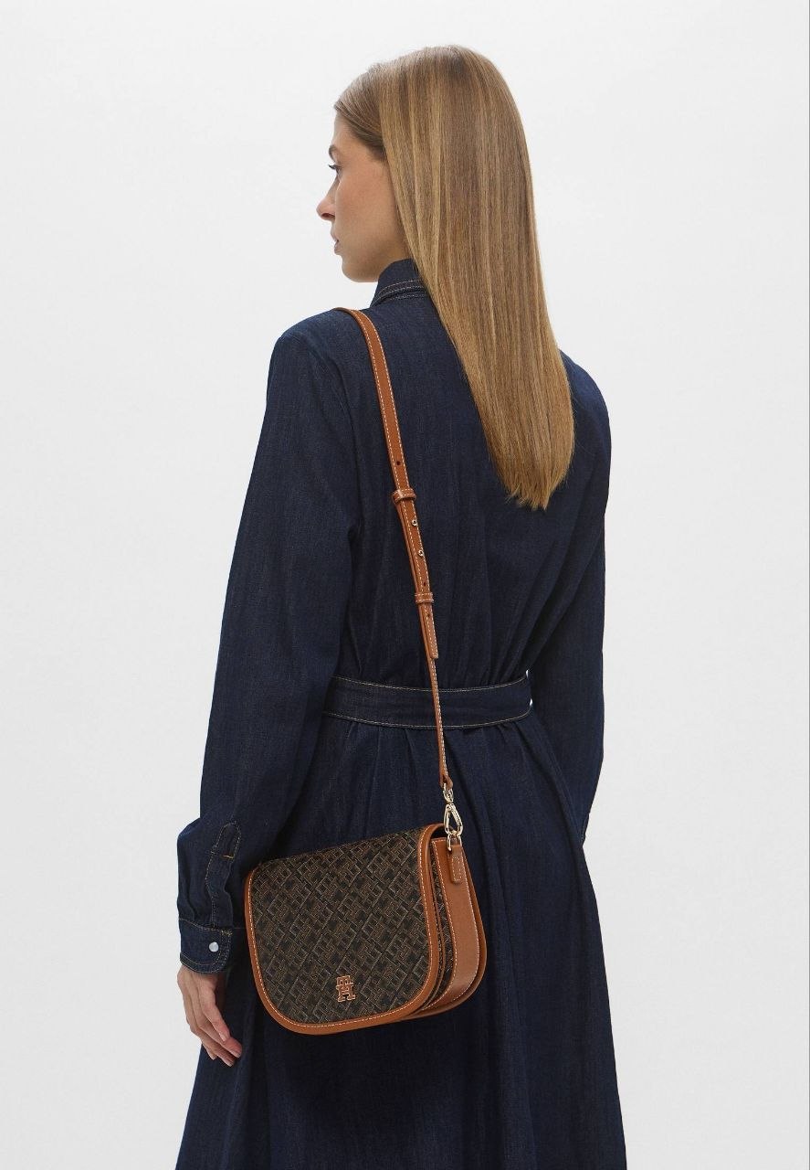 Tommy Hilfiger TH Monoplay Crossbody Saddle Bag\Brn - TB61