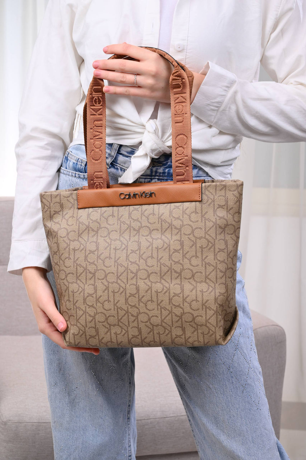 Calvin Klein MUST MEDIUM TOTE - Handbag - chanterelle mono jacquard