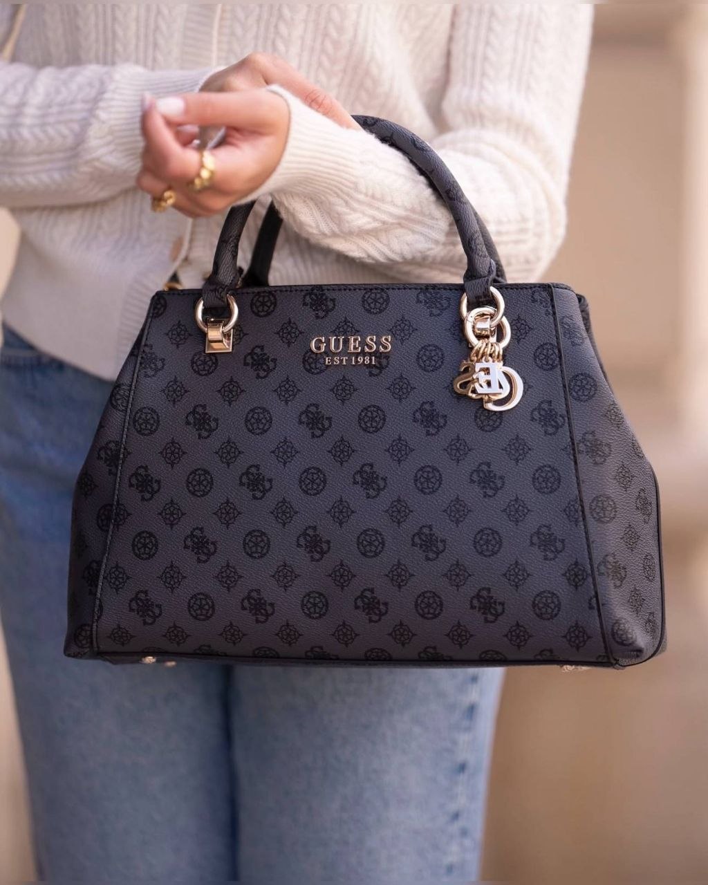 GUESS Evelune Girlfriend Satchel Bag Size Big - GRY-GB110