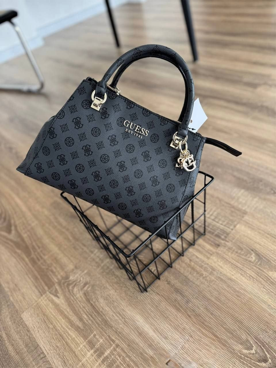 GUESS Evelune Girlfriend Satchel Bag Size Big - GRY-GB110