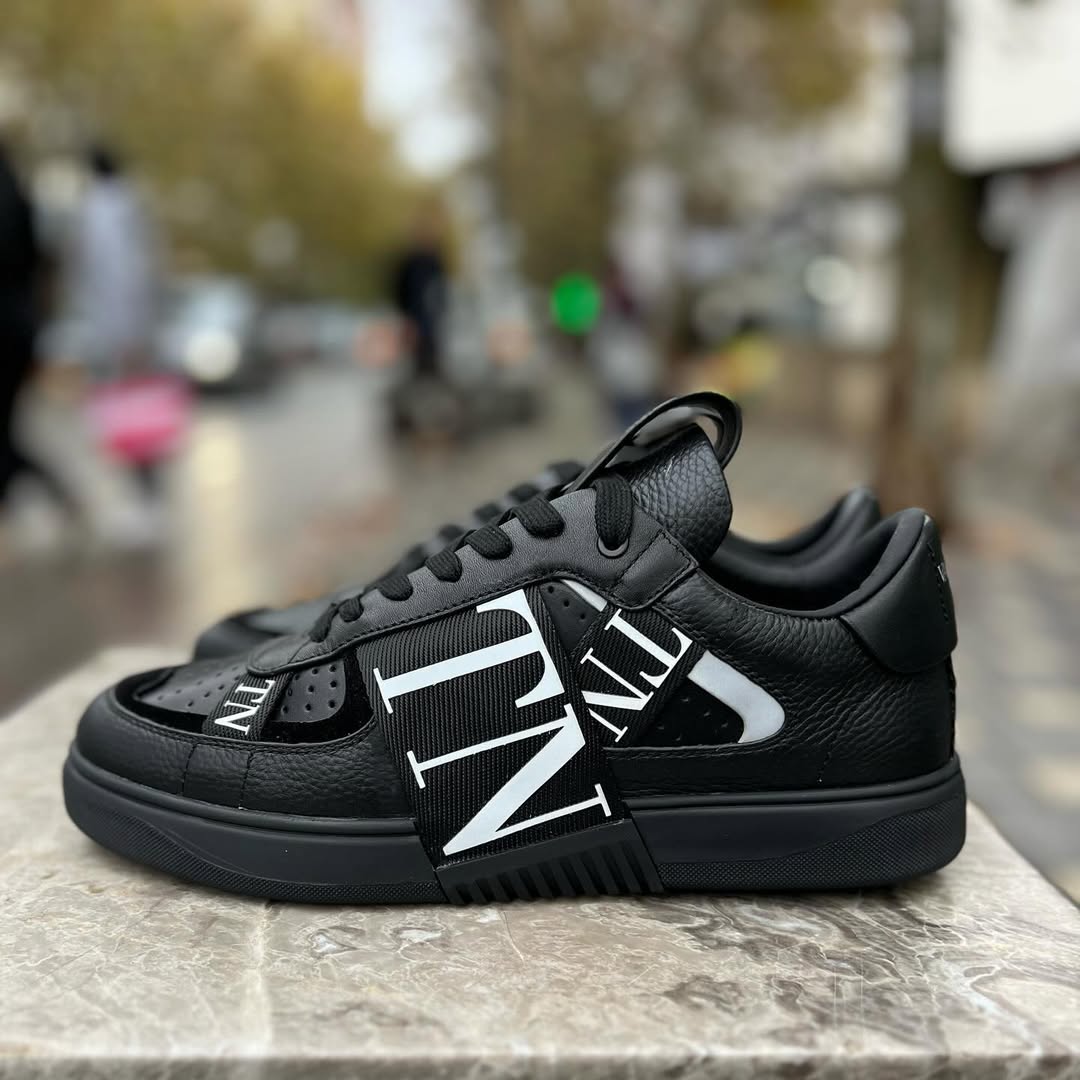 Valentino Garavani VL7N Black (Mirror)