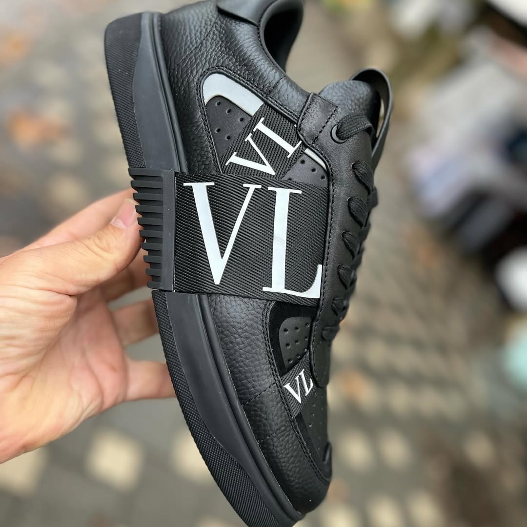 Valentino Garavani VL7N Black (Mirror)