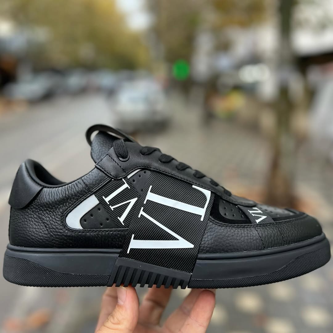 Valentino Garavani VL7N Black (Mirror)