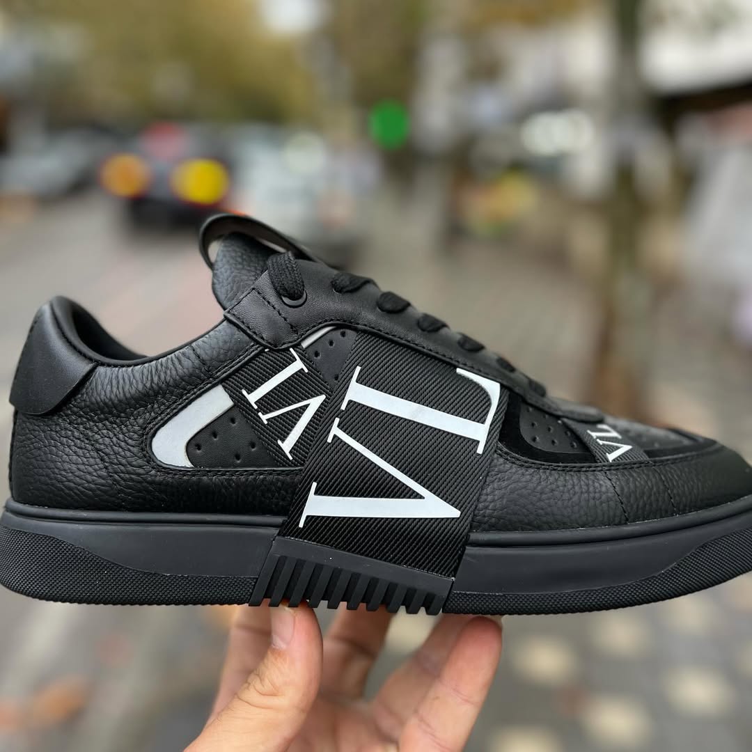 Valentino Garavani VL7N Black (Mirror)