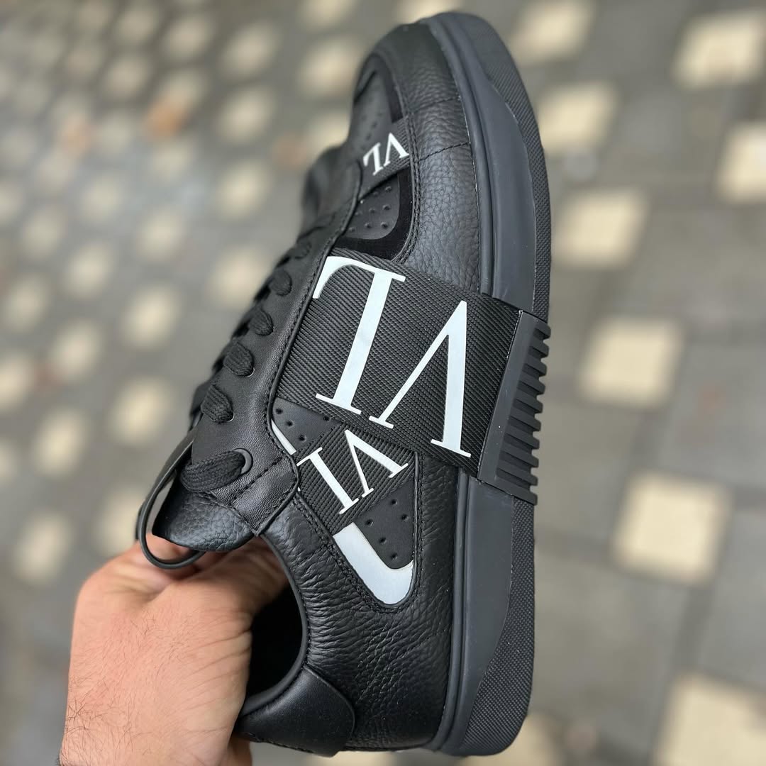 Valentino Garavani VL7N Black (Mirror)