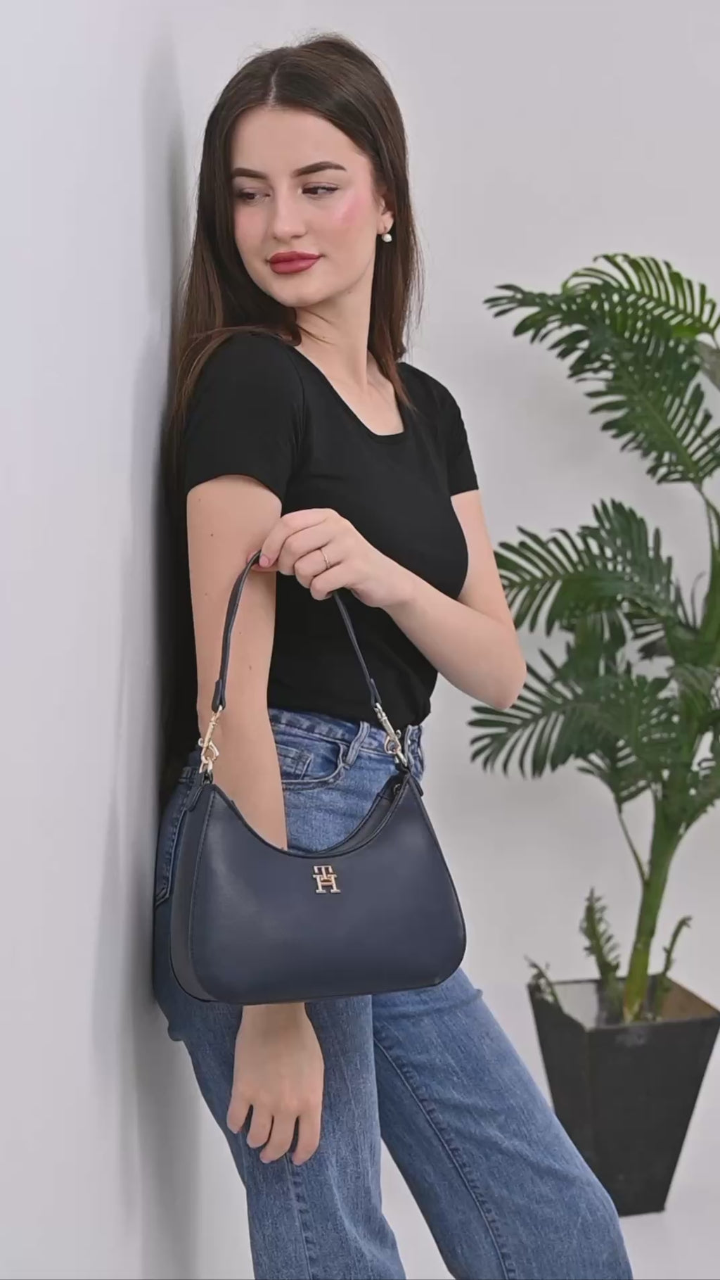 Tommy Hilfiger Logo Detail Shoulder Bag